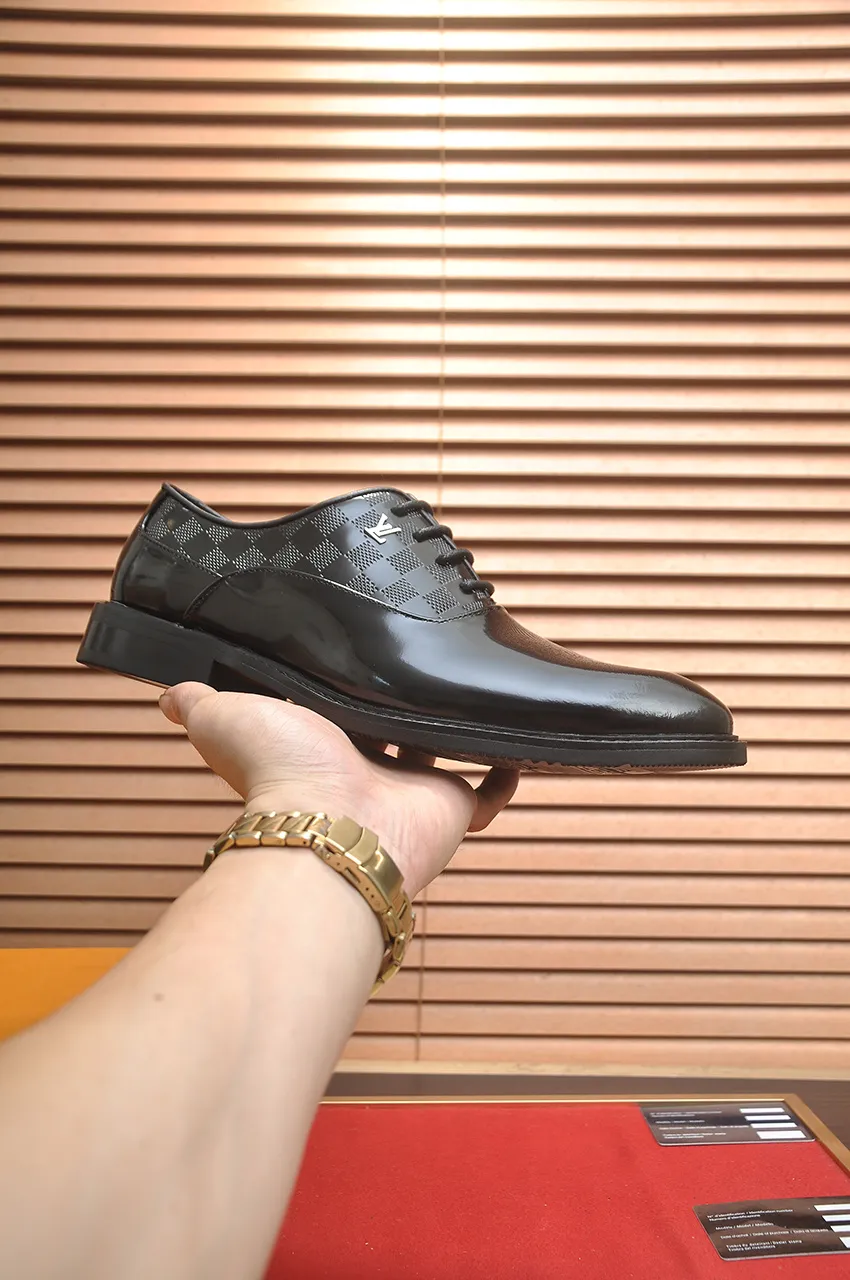Men's men's shoes 💰460💶 [LV] (all high-end sheep lining) 🍀LV's latest genuine leather business suit shoes are launched simultaneously on the official website. The first-layer cowhide imported from Italy is made of heavy gold, 💥official website 1:1 rubber outsole. Versatile to wear, high-end without losing class, and the color combination is extraordinary. This four-season style is alluring when worn on your feet, showing off your big-name flair. Standard code 38-45 (45 customized)